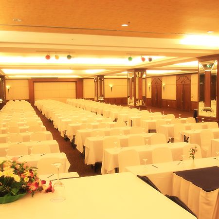 Amora Thapae Hotel Чиангмай Экстерьер фото