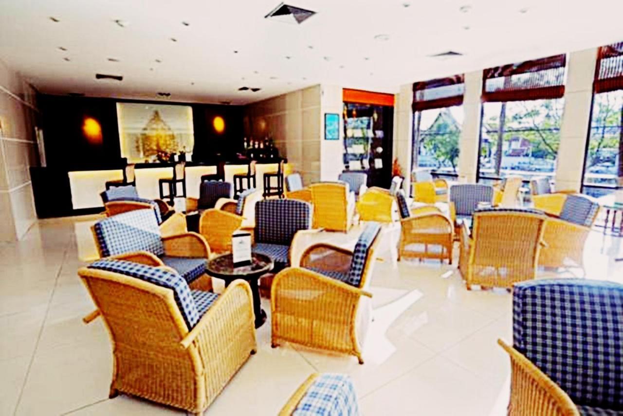 Amora Thapae Hotel Чиангмай Экстерьер фото
