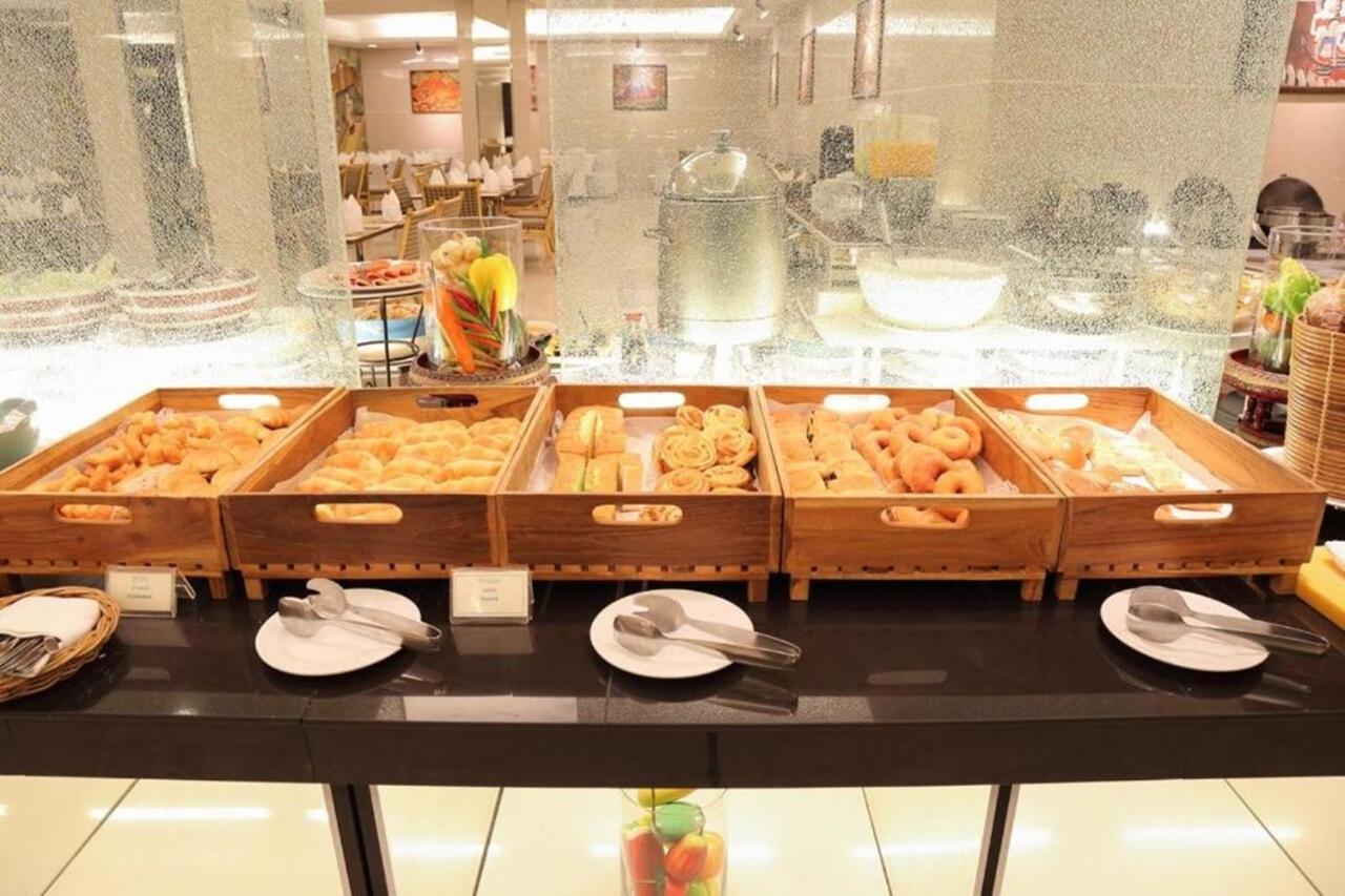 Amora Thapae Hotel Чиангмай Экстерьер фото