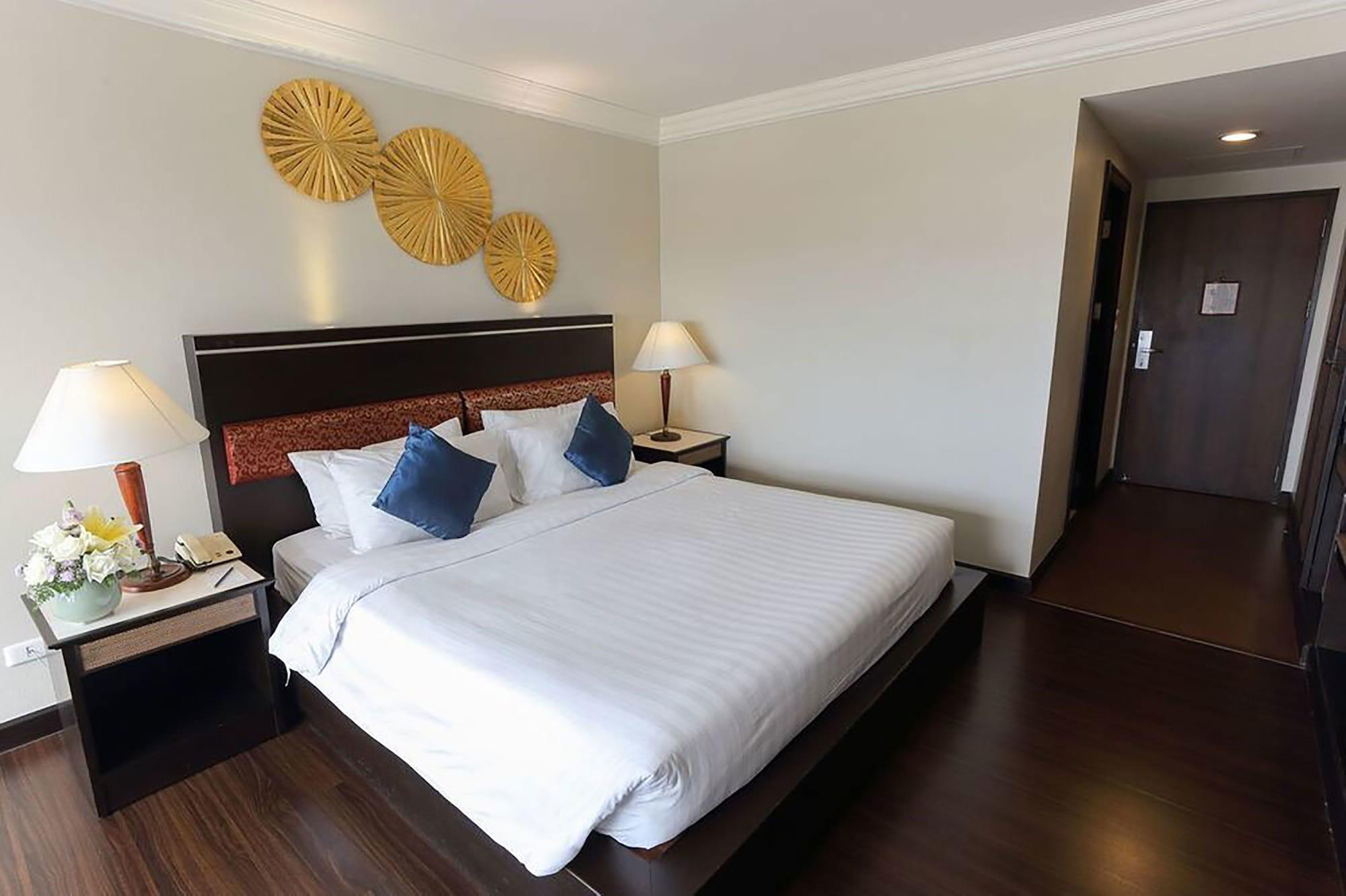 Amora Thapae Hotel Чиангмай Экстерьер фото