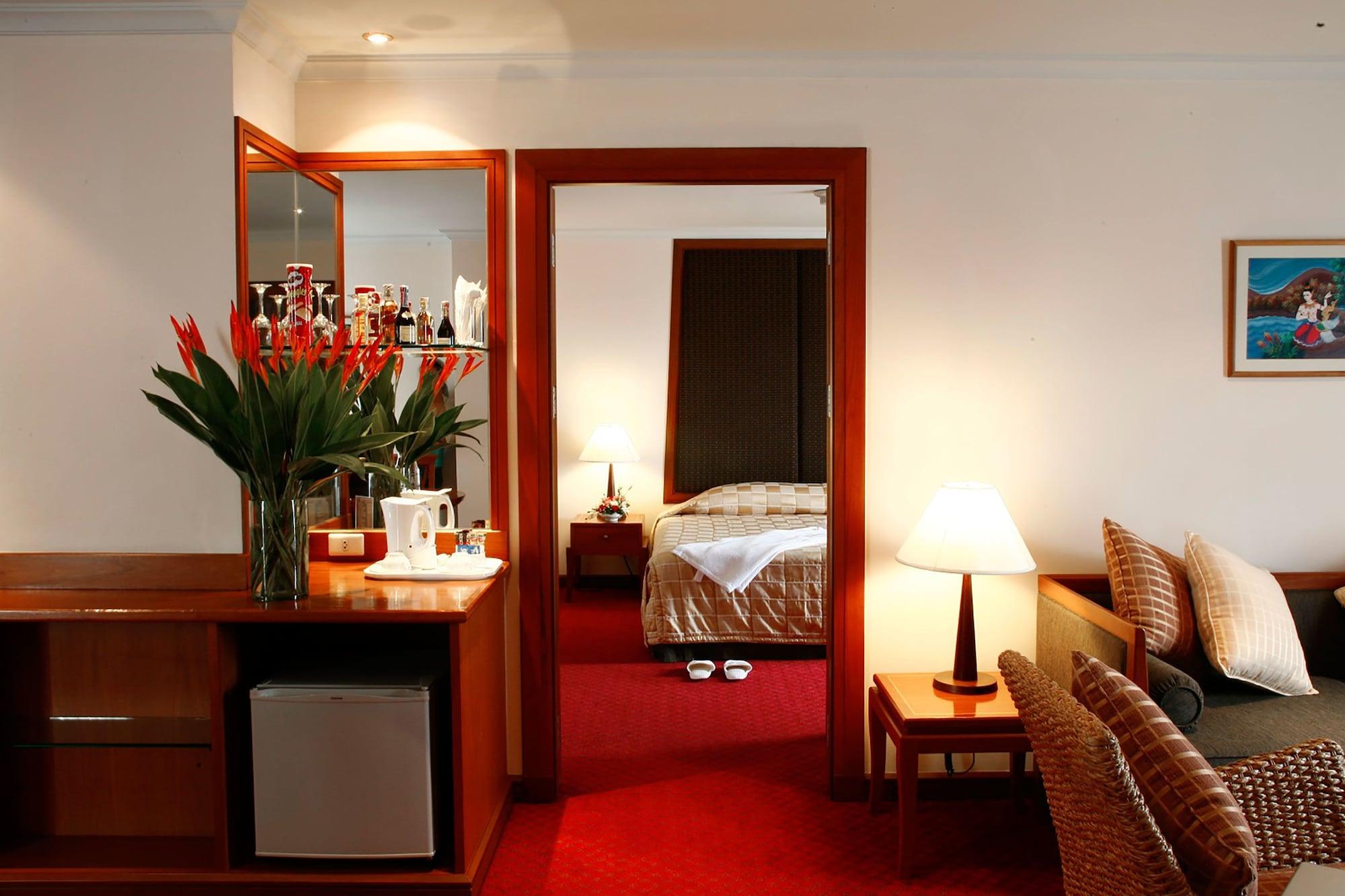 Amora Thapae Hotel Чиангмай Экстерьер фото