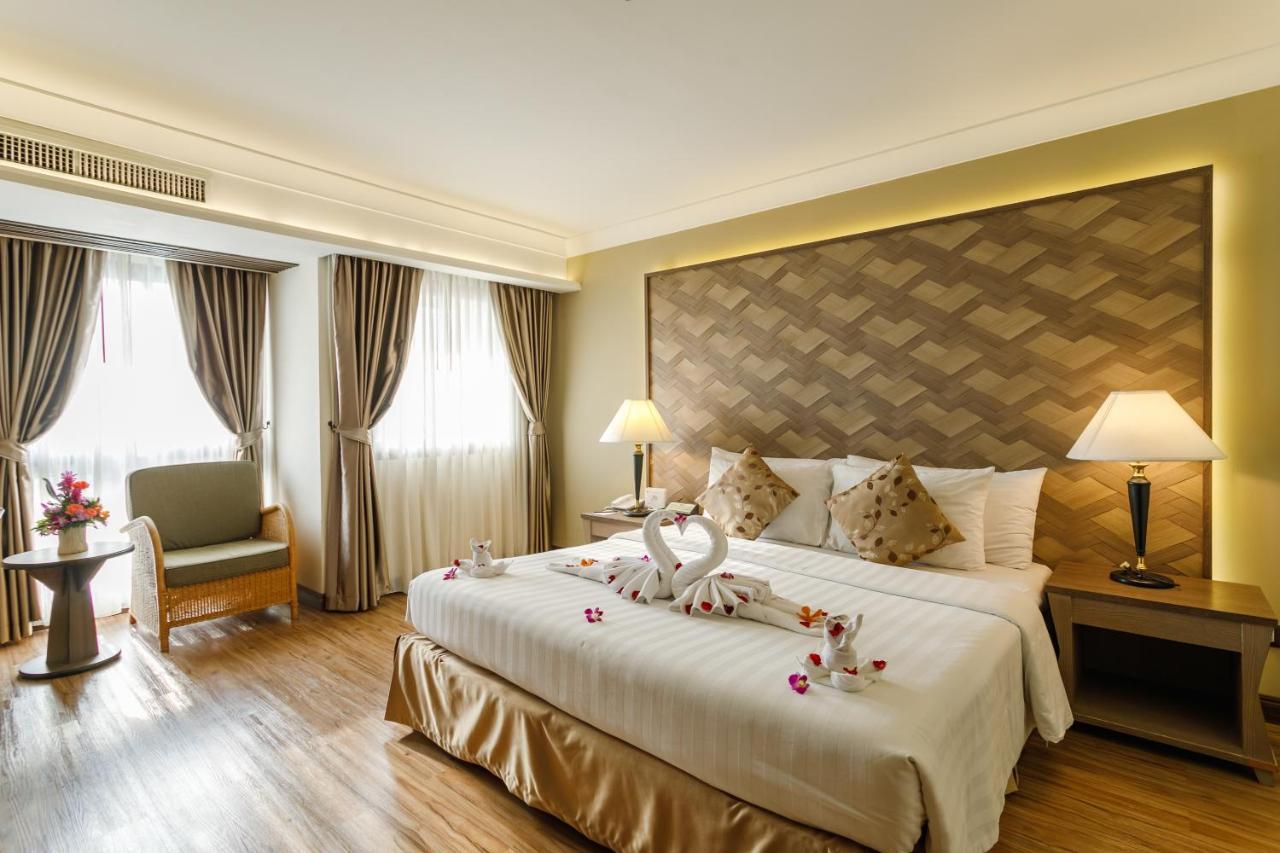 Amora Thapae Hotel Чиангмай Экстерьер фото