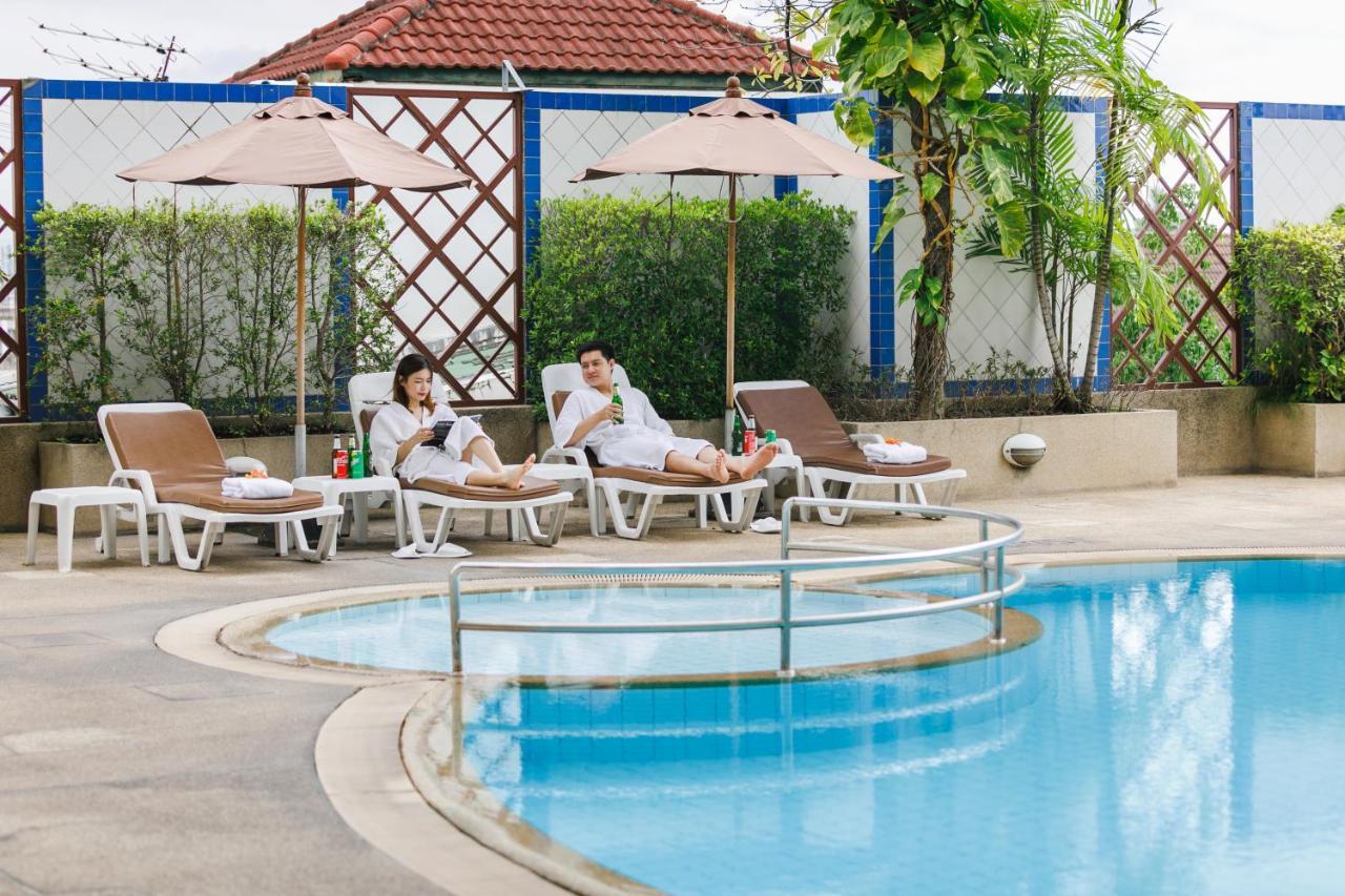 Amora Thapae Hotel Чиангмай Экстерьер фото