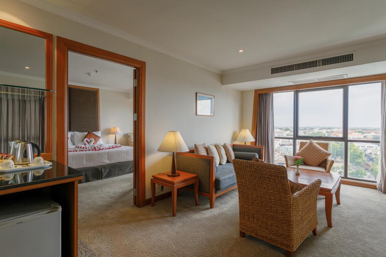 Amora Thapae Hotel Чиангмай Экстерьер фото