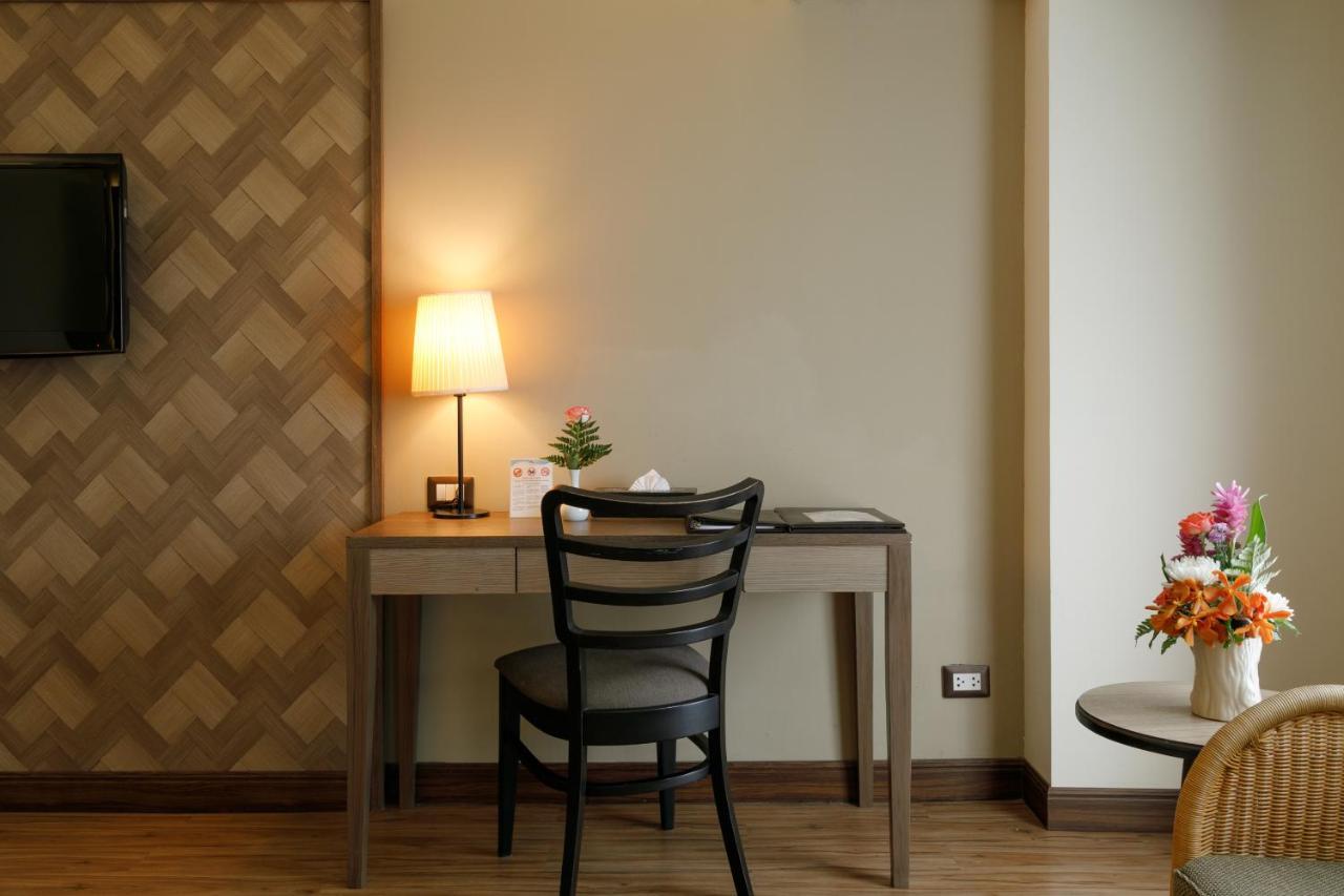 Amora Thapae Hotel Чиангмай Экстерьер фото