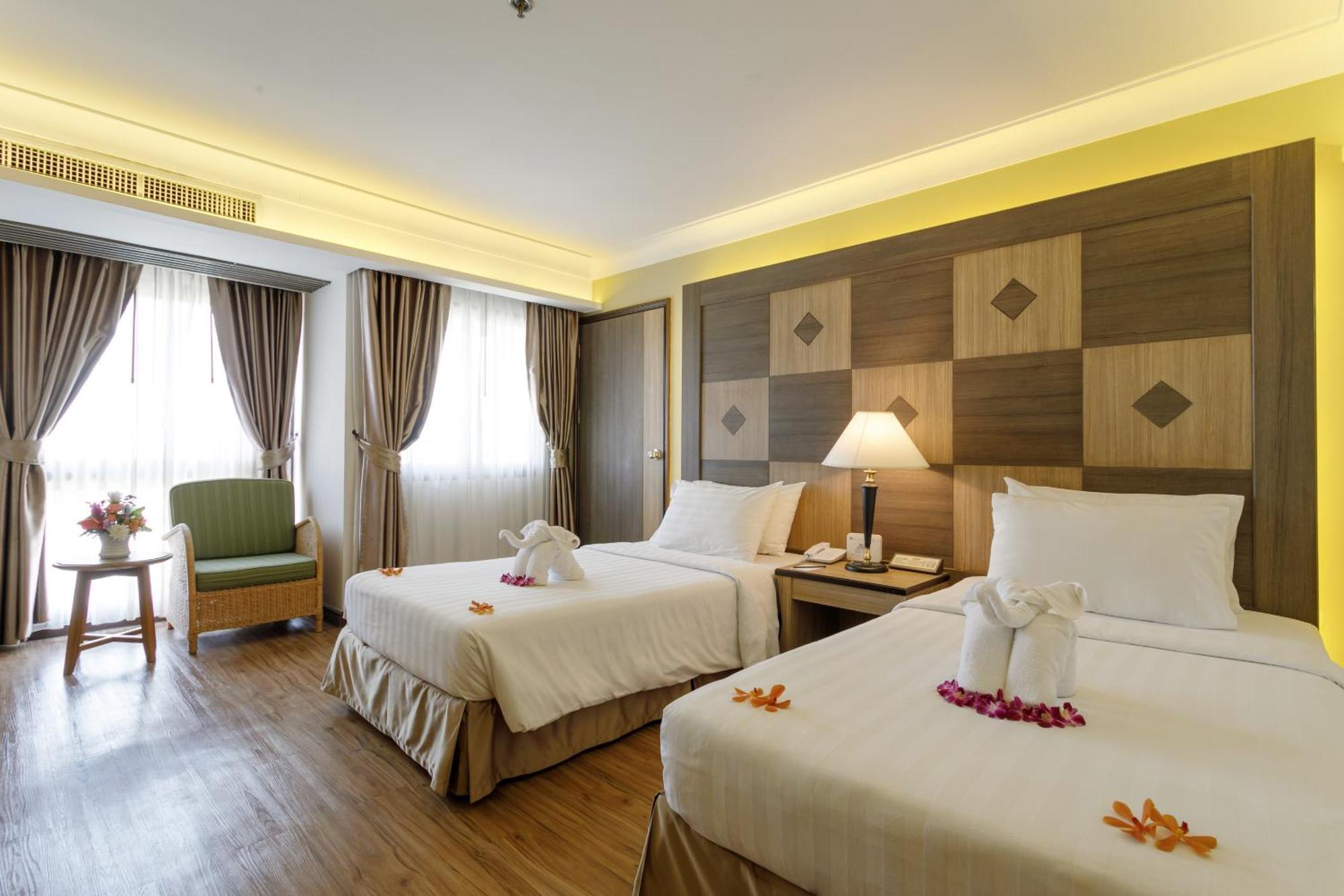Amora Thapae Hotel Чиангмай Экстерьер фото