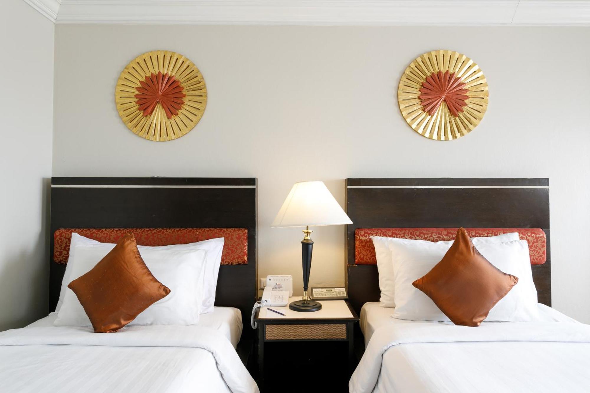 Amora Thapae Hotel Чиангмай Экстерьер фото