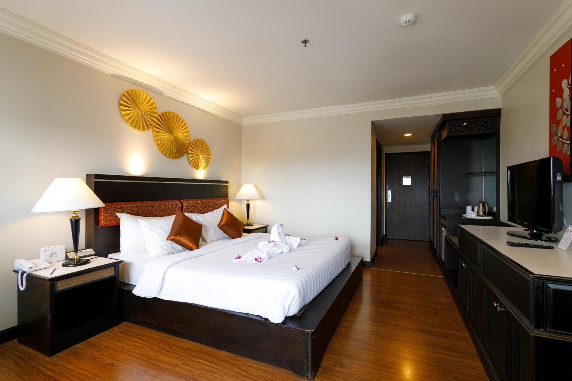 Amora Thapae Hotel Чиангмай Экстерьер фото